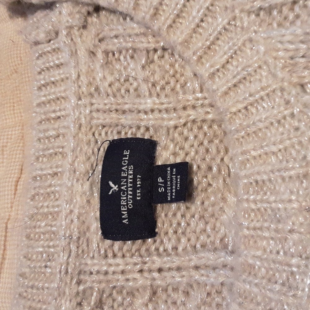 American Eagle cabke knit sweater. Size petite small - Picture 2 of 3